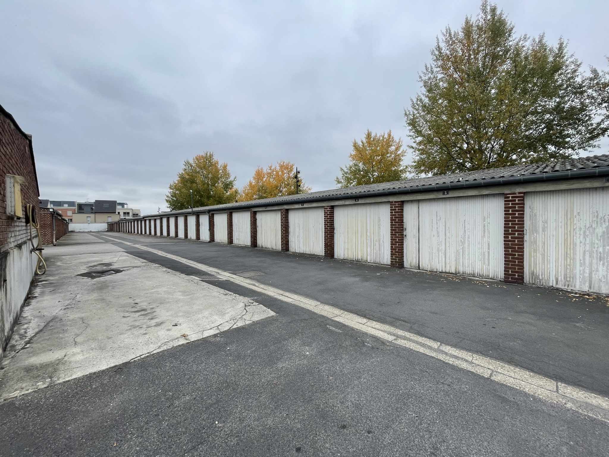 Immo80 – L'immobilier à Amiens et dans la Somme-AMIENS SECTEUR AVENUE DE LA PAIX : ENSEMBLE DE 123 GARAGES et UNE MAISON T4