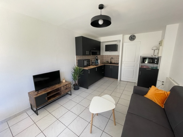 Immo80 – L'immobilier à Amiens et dans la Somme-AMIENS SUD EST  – rue de la 3ème D.I. : TRES BEL APPART T2 MEUBLE avec parking jardin et cave