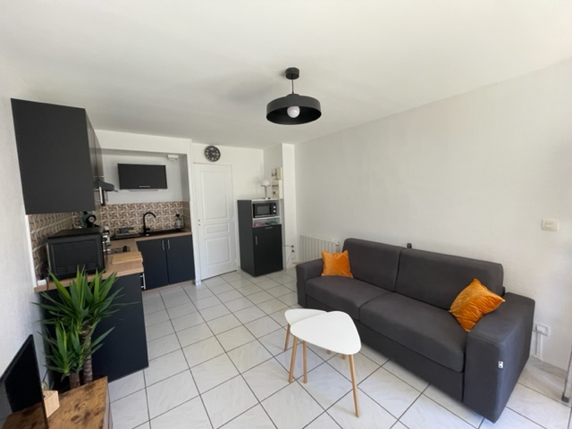 Immo80 – L'immobilier à Amiens et dans la Somme-AMIENS SUD EST  – rue de la 3ème D.I. : TRES BEL APPART T2 MEUBLE avec parking jardin et cave