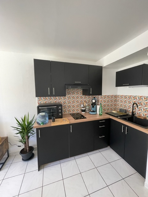 Immo80 – L'immobilier à Amiens et dans la Somme-AMIENS SUD EST  – rue de la 3ème D.I. : TRES BEL APPART T2 MEUBLE avec parking jardin et cave