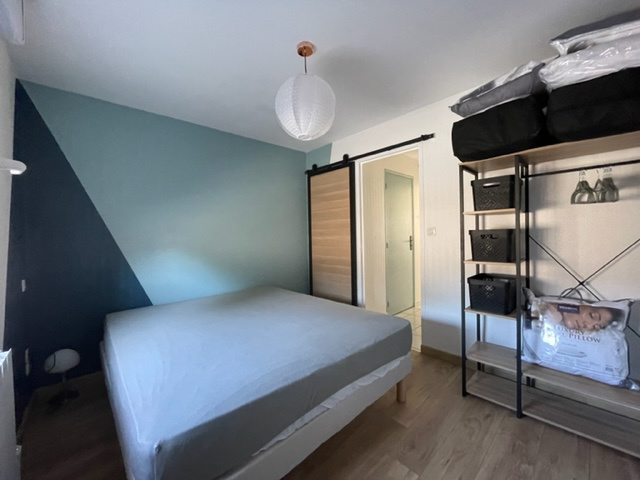 Immo80 – L'immobilier à Amiens et dans la Somme-AMIENS SUD EST  – rue de la 3ème D.I. : TRES BEL APPART T2 MEUBLE avec parking jardin et cave