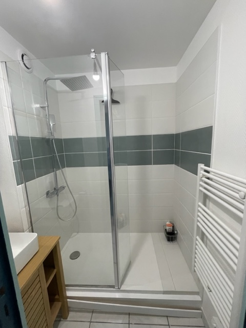 Immo80 – L'immobilier à Amiens et dans la Somme-AMIENS SUD EST  – rue de la 3ème D.I. : TRES BEL APPART T2 MEUBLE avec parking jardin et cave