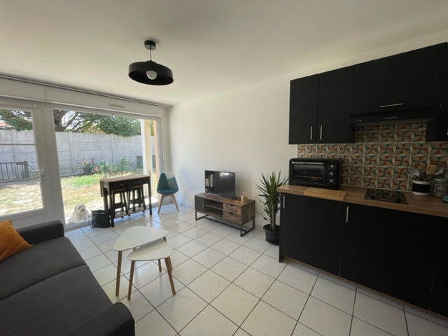 Immo80 – L'immobilier à Amiens et dans la Somme-AMIENS SUD EST  – rue de la 3ème D.I. : TRES BEL APPART T2 MEUBLE avec parking jardin et cave