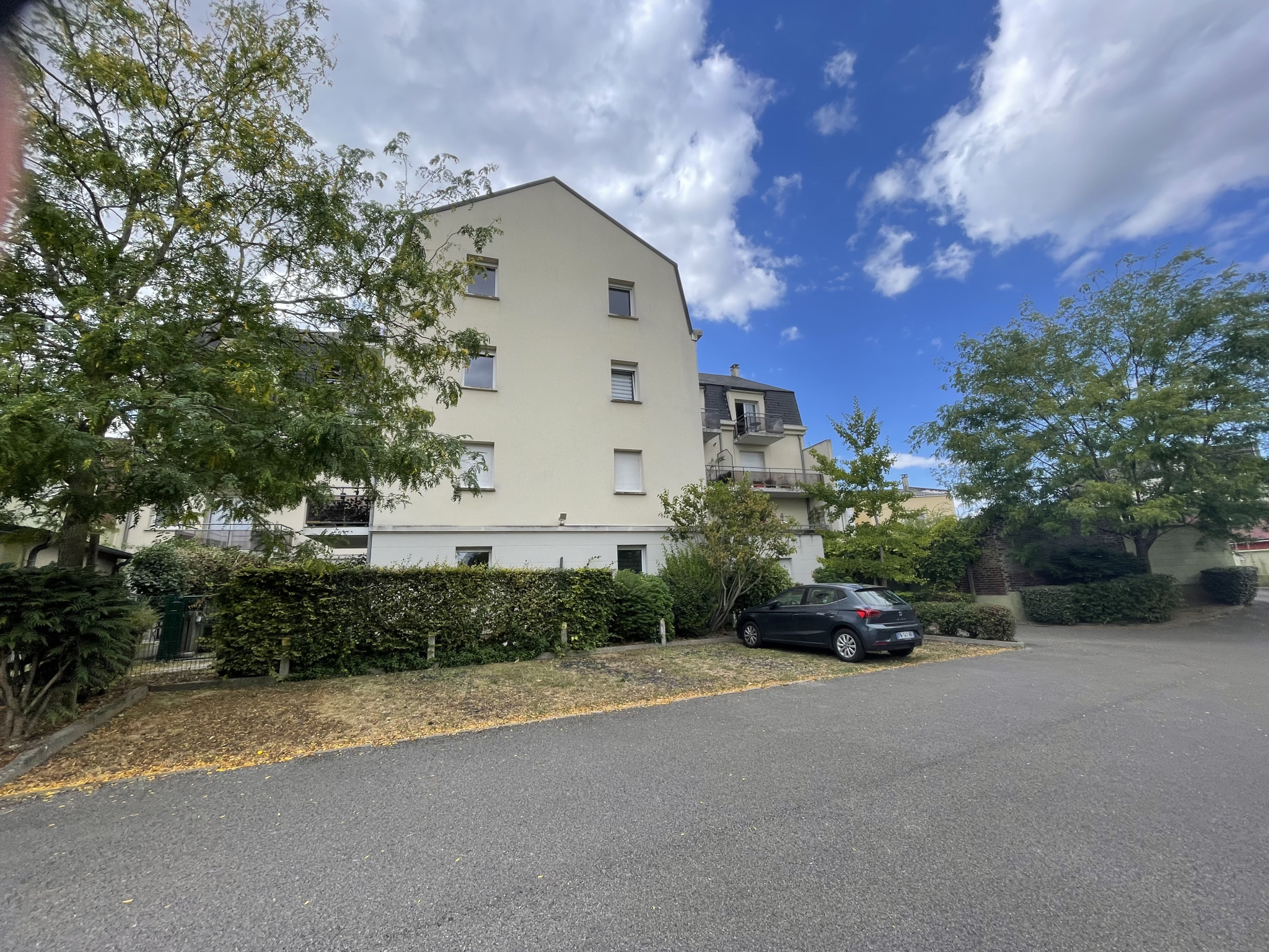 Immo80 – L'immobilier à Amiens et dans la Somme-AMLIENS SUD : BEL APPARTEMENT T3 avec balcon, parking, garage et cave dans résidence CALME ET...