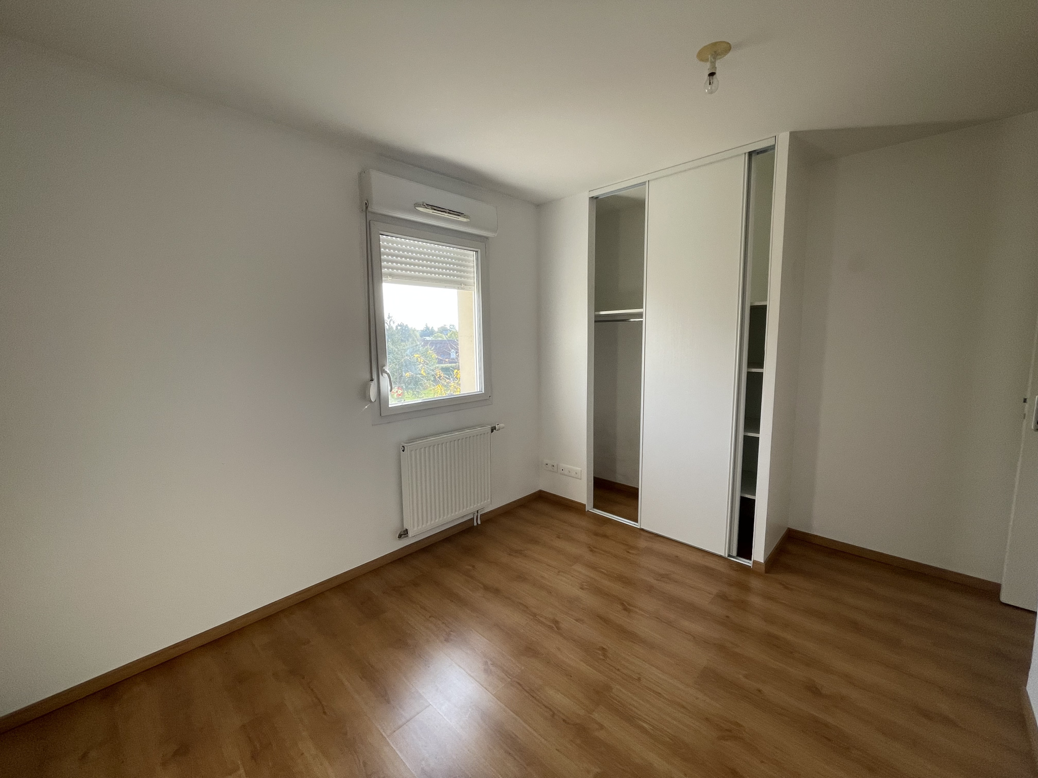 Immo80 – L'immobilier à Amiens et dans la Somme-AMLIENS SUD : BEL APPARTEMENT T3 avec balcon, parking, garage et cave dans résidence CALME ET SECURISEE