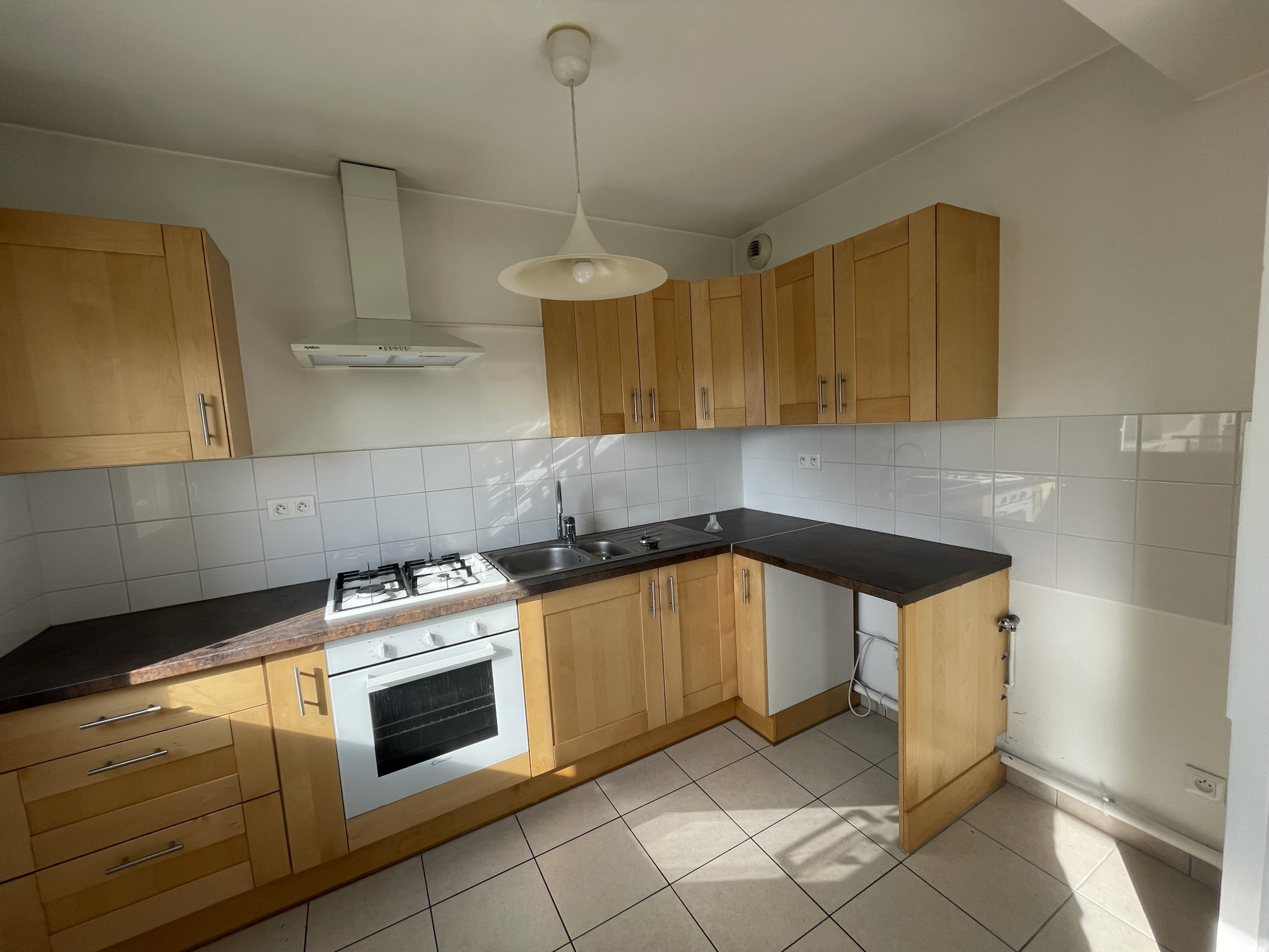 Immo80 – L'immobilier à Amiens et dans la Somme-AMLIENS SUD : BEL APPARTEMENT T3 avec balcon, parking, garage et cave dans résidence CALME ET SECURISEE