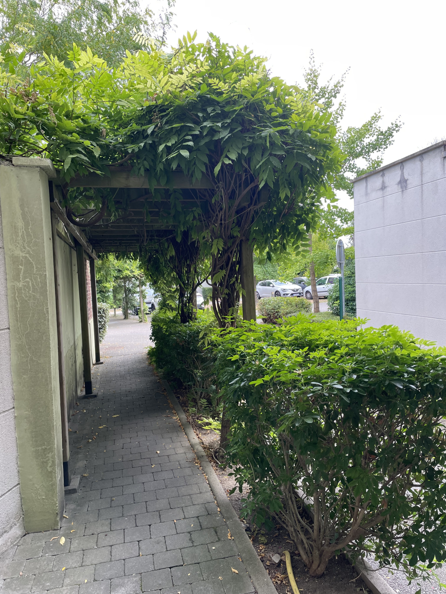 Immo80 – L'immobilier à Amiens et dans la Somme-AMLIENS SUD : BEL APPARTEMENT T3 avec balcon, parking, garage et cave dans résidence CALME ET SECURISEE