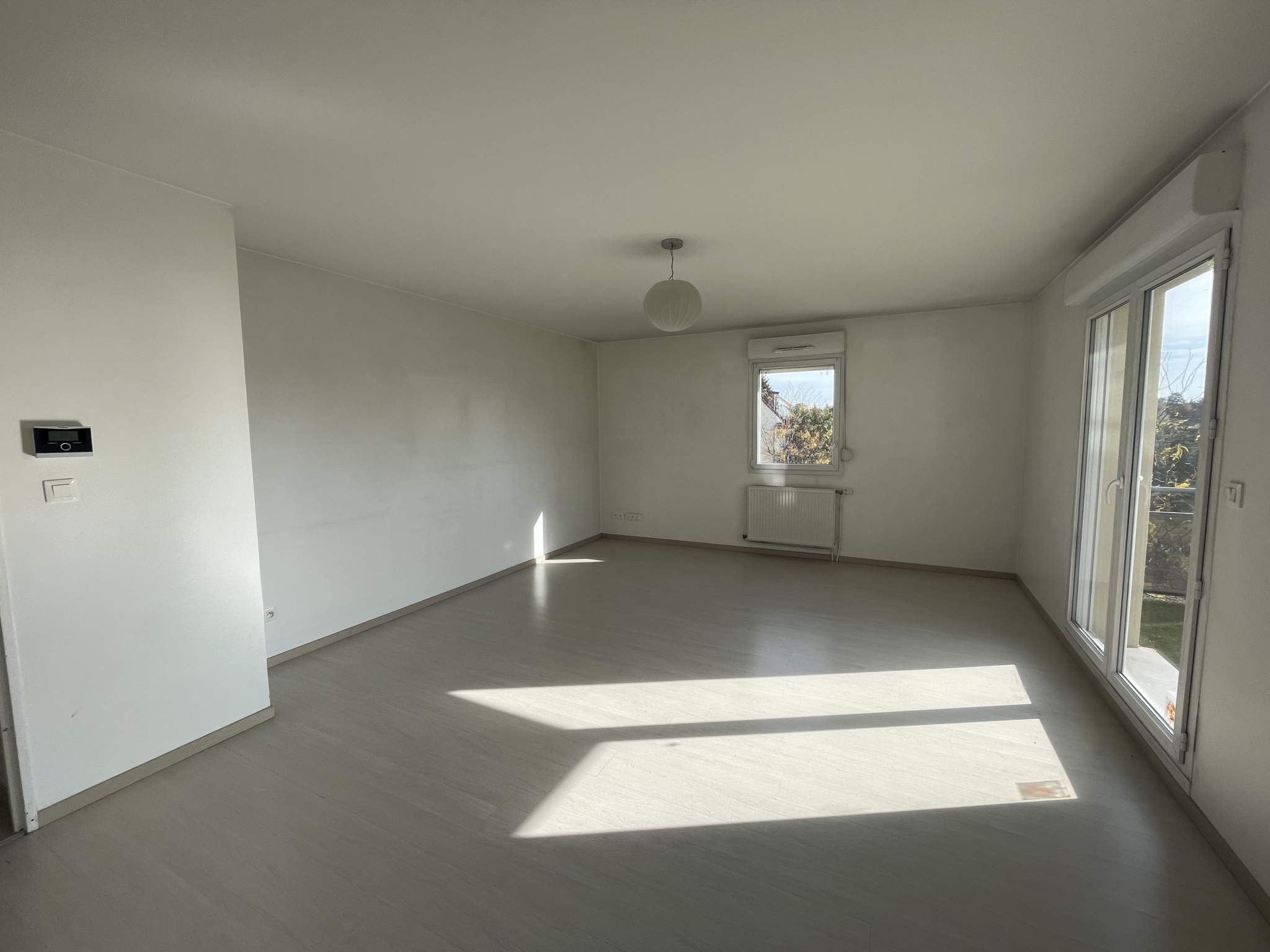 Immo80 – L'immobilier à Amiens et dans la Somme-AMLIENS SUD : BEL APPARTEMENT T3 avec balcon, parking, garage et cave dans résidence CALME ET SECURISEE