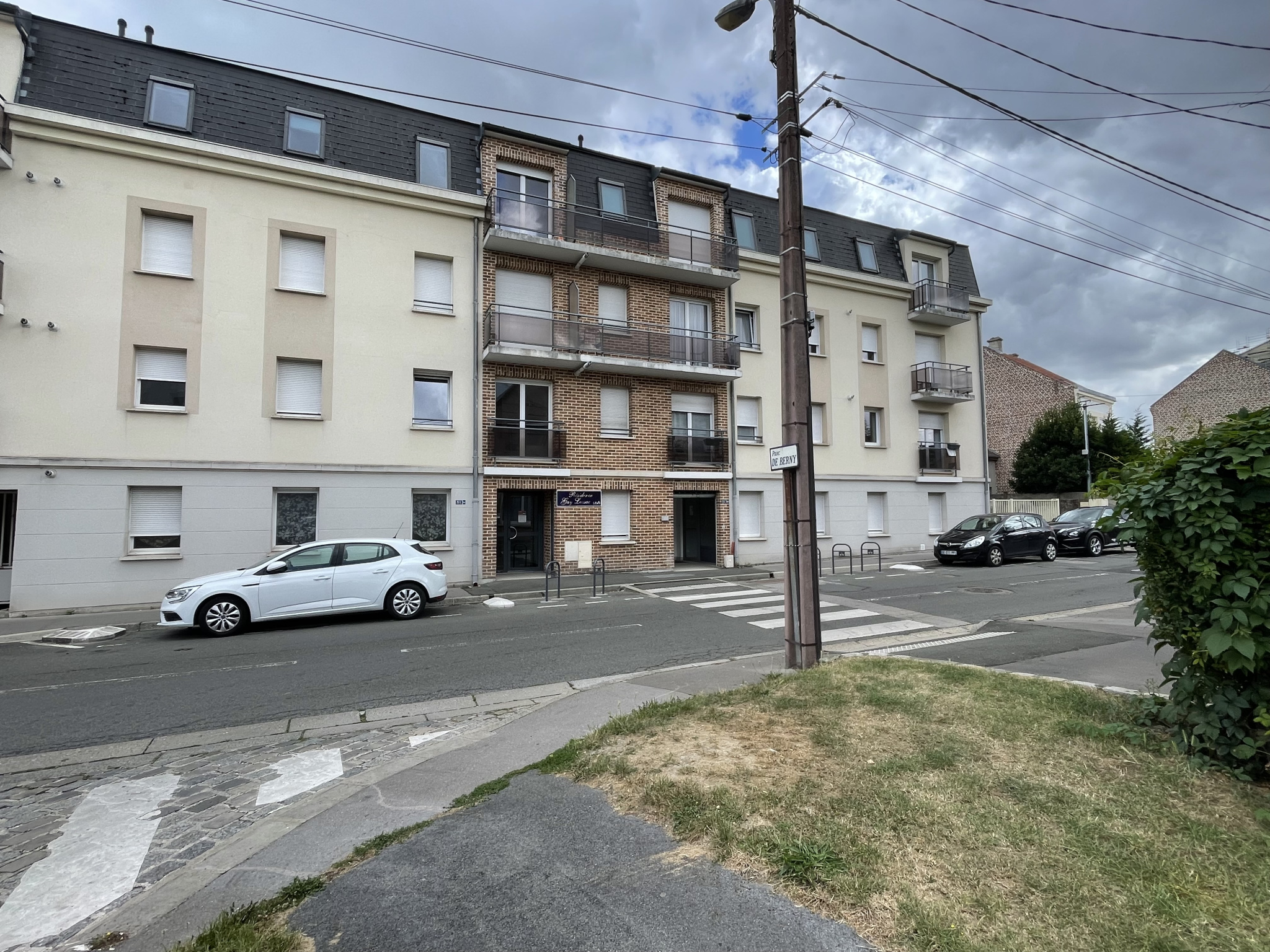 Immo80 – L'immobilier à Amiens et dans la Somme-AMLIENS SUD : BEL APPARTEMENT T3 avec balcon, parking, garage et cave dans résidence CALME ET SECURISEE