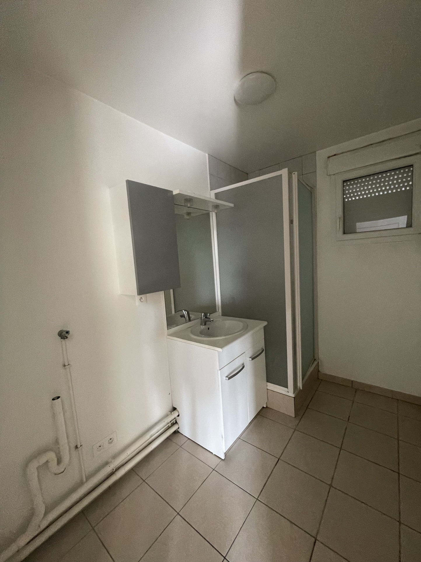 Immo80 – L'immobilier à Amiens et dans la Somme-AMLIENS SUD : BEL APPARTEMENT T3 avec balcon, parking, garage et cave dans résidence CALME ET SECURISEE